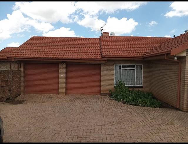 4 BEDROOM HOUSE FOR SALE IN GREENHILLS